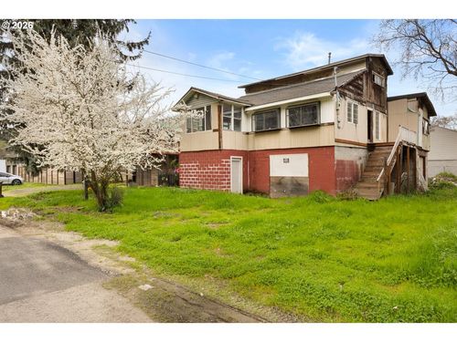 195 Se Mill St, Myrtle Creek, OR, 97457-7332 | Card Image