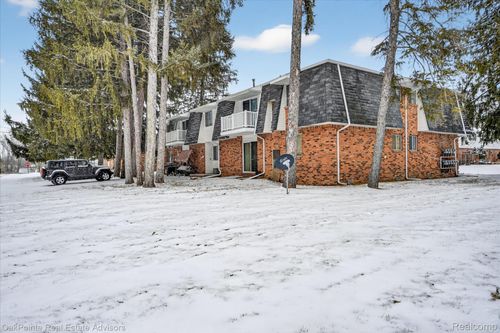 240 Park St, Pinckney, MI, 48169-9069 | Card Image