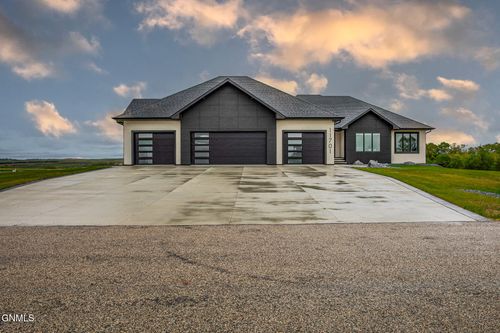 11701 Glacier Rd, Bismarck, ND, 58503-8608 | Card Image