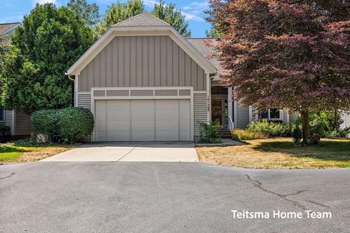 18139 Lost Creek Ln, Spring Lake, MI, 49456-9092 | Card Image