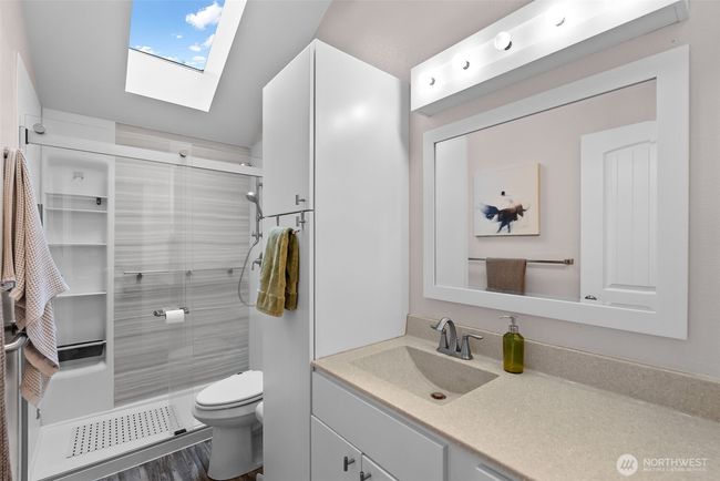 Primary bedroom bath off the flex space and primary bedroom | Image 17