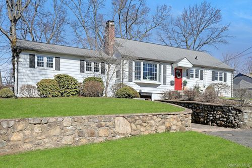 4 Ward St, Suffern, NY, 10901-6812 | Card Image