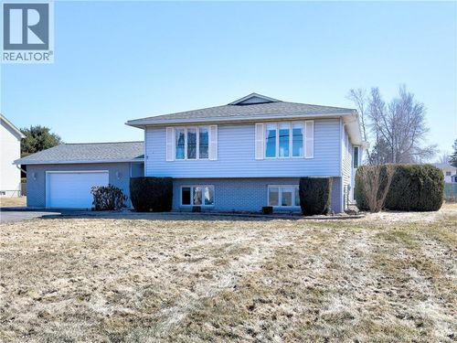 749 Waasis Rd, Oromocto, NB, E2V2N4 | Card Image