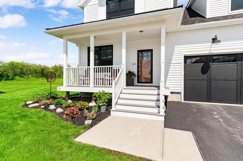 243 Aurora Rd, South Burlington, VT, 05403-7673 | Card Image