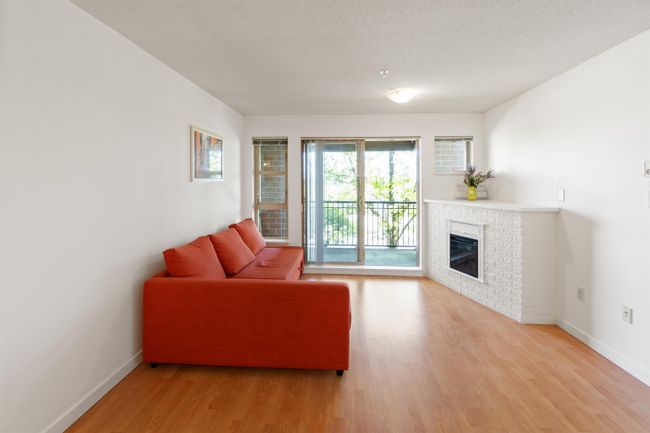 1208 - 5133 Garden City Road, Condo with 2 bedrooms, 2 bathrooms and 2 parking in Richmond BC | Image 2