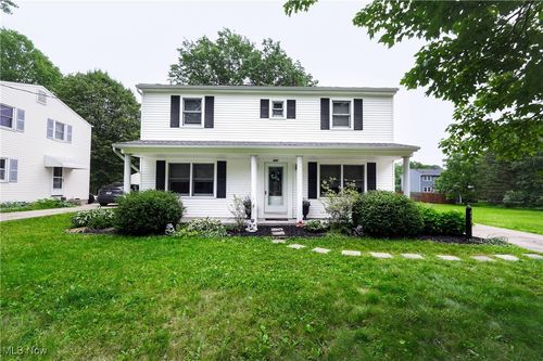 437 Stratford Rd, Fairlawn, OH, 44333-3831 | Card Image