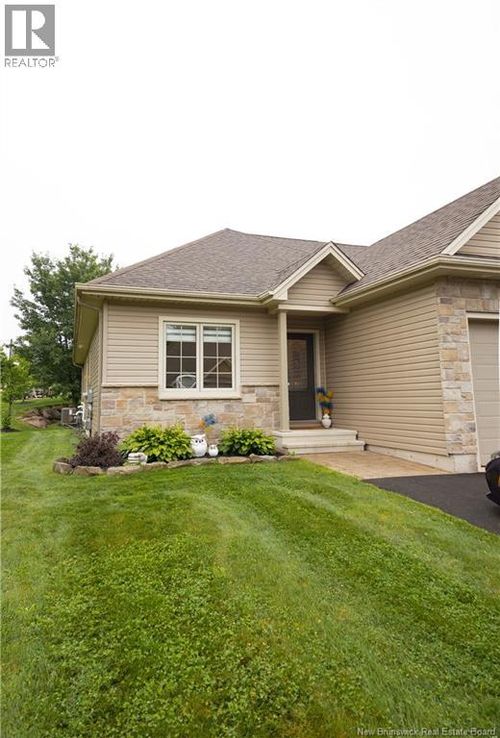 121 Boisee St, Dieppe, NB, E1A9M4 | Card Image