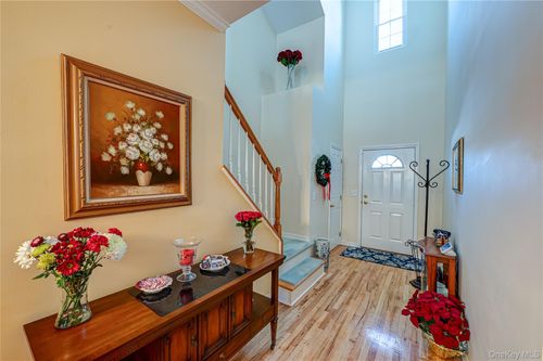 4 Chelsea Dr, Smithtown, NY, 11787-5908 | Card Image