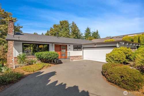 5203 111th Ave Ne, Kirkland, WA, 98033-7748 | Card Image
