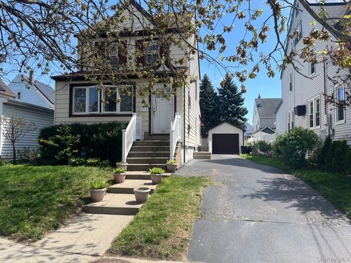89 Carstairs Rd, Valley Stream, NY, 11581-3318 | Card Image