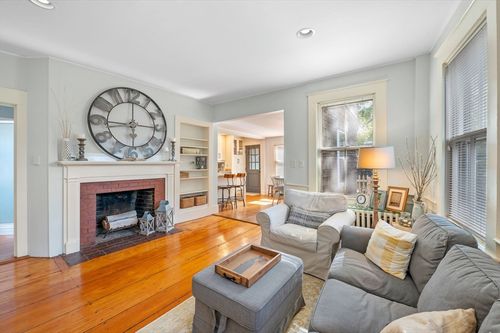 apt-2-29 Front St, Marblehead, MA, 01945-5516 | Card Image