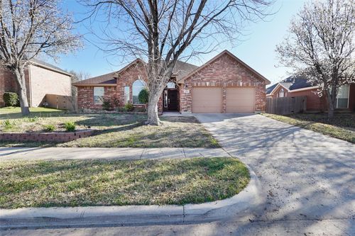 204 Village Trl, Trophy Club, TX, 76262-5202 | Card Image