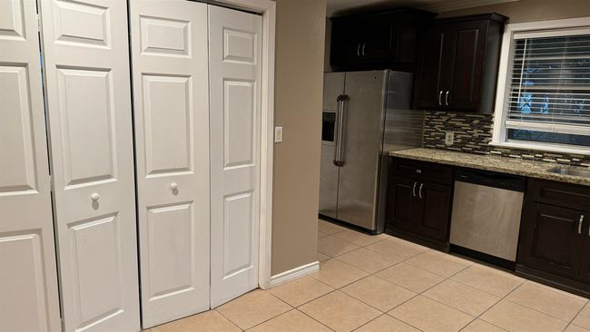6253 Jefferson Blvd, House other with 3 bedrooms, 2 bathrooms and null parking in Groves TX | Image 6