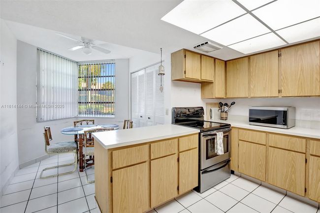 APT-101 - 9510 Seagrape Dr, Condo with 3 bedrooms, 2 bathrooms and null parking in Davie FL | Image 11