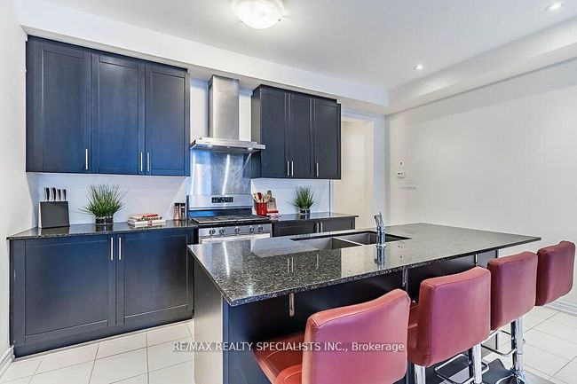 39 Adventura Rd, House attached with 4 bedrooms, 3 bathrooms and 1 parking in Brampton ON | Image 16
