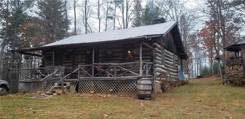 1910 Sutphintown Rd, Dugspur, VA, 24325-3801 | Card Image