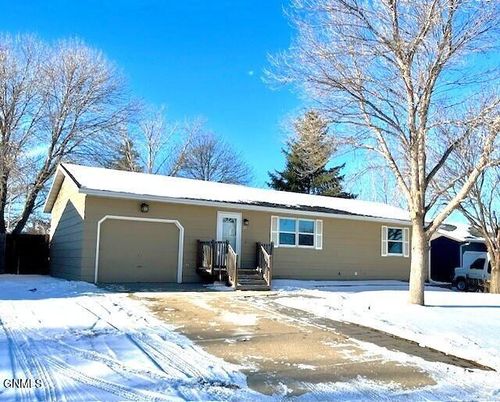 27 Custer Drive, Lincoln, ND, 58504 | Card Image