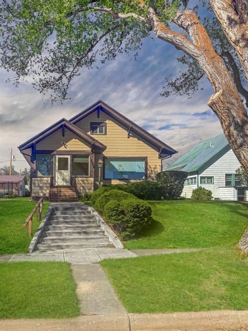 837 Summit St, Evanston, WY, 82930-3413 | Card Image