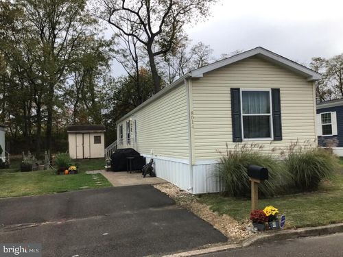 8014 Woodside Dr, MORRISVILLE, PA, 19067-5227 | Card Image