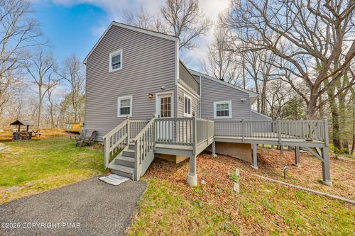321 Clubhouse Dr, East Stroudsburg, PA, 18302-9268 | Card Image