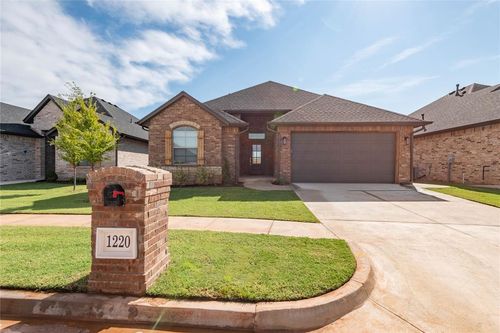 1220 Colonial Ave, Tuttle, OK, 73089-9290 | Card Image