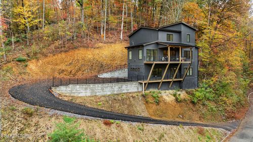 1610 Bear Valley Rd, Sevierville, TN, 37876-2608 | Card Image