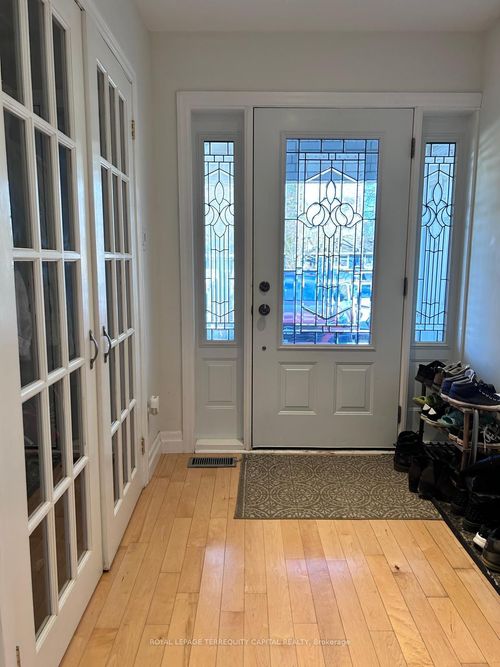 upper-174 Cook St, Barrie, ON, L4M4H3 | Card Image