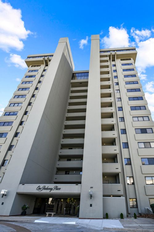 3-c-350 S John Q Hammons Pkwy, Springfield, MO, 65806-2505 | Card Image