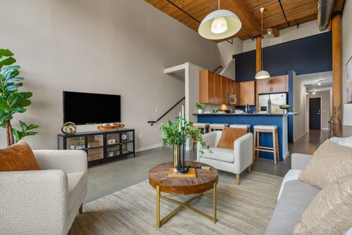 400 Mills Ave, Greenville, SC, 29605-4158 | Card Image