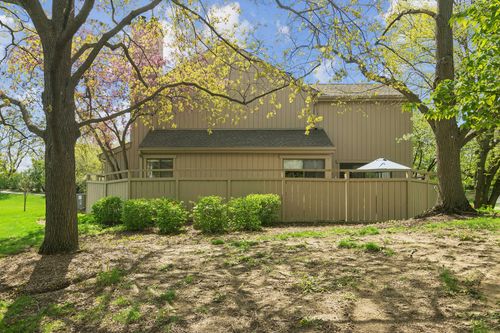 471 Old Barn Rd, Lake Barrington, IL, 60010-1720 | Card Image