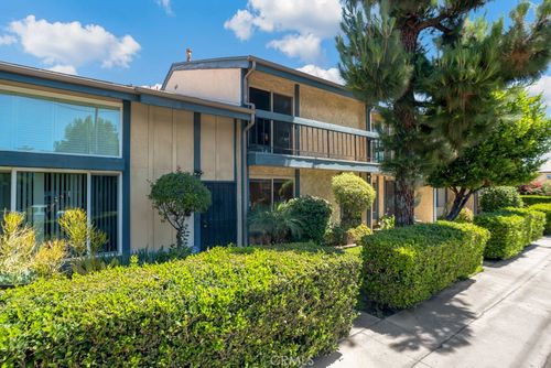 16723 Vanowen St, Van Nuys, CA, 91406-4497 | Card Image
