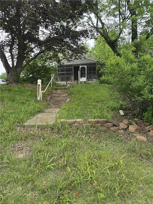 33660 W 83rd St, De Soto, KS, 66018-8063 | Card Image