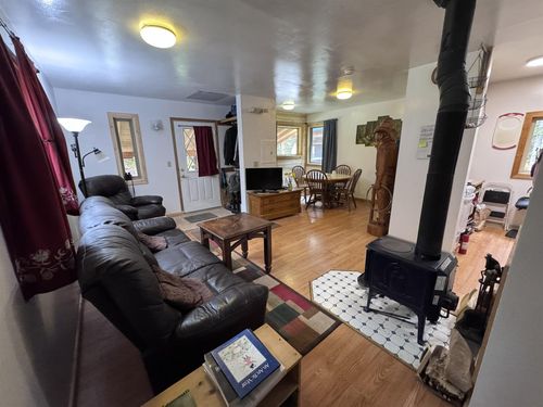 10 White Dr, Gustavus, AK, 99826 | Card Image