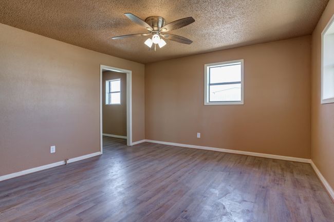 208 Avenue X, House other with 3 bedrooms, 2 bathrooms and null parking in Levelland TX | Image 4