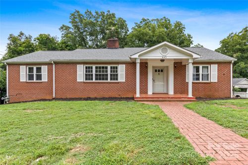 443 W Main St, Elkin, NC, 28621-3315 | Card Image
