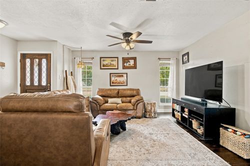 1117 Cozby St E, Benbrook, TX, 76126-3626 | Card Image