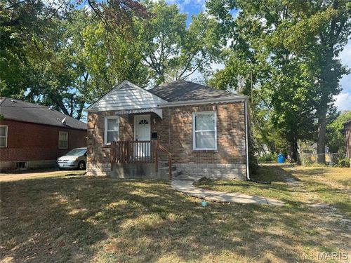 37 Lee Ave, Ferguson, MO, 63135-2951 | Card Image