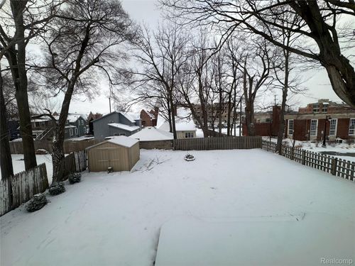 104 S Pine St, Fenton, MI, 48430-2142 | Card Image