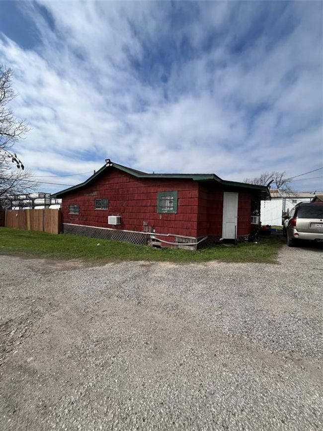 16305 De Zavalla Rd, Home with 2 bedrooms, 2 bathrooms and null parking in Channelview TX | Image 17