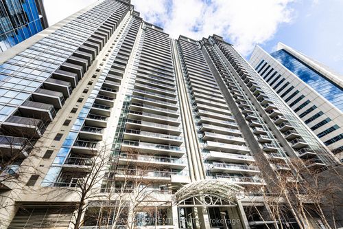 1911-4978 Yonge St, North York, ON, M2N7G8 | Card Image