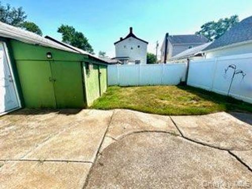 44 Jefferson Ave, Lynbrook, NY, 11563-2710 | Card Image