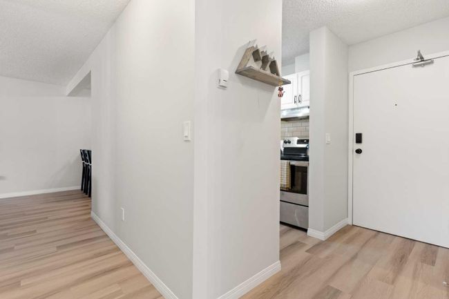 3209 - 393 Patterson Hill Sw, Home with 2 bedrooms, 1 bathrooms and 1 parking in Calgary AB | Image 9