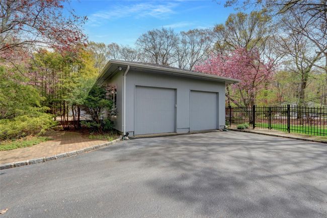 Detached garage with fence | Image 38