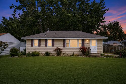 10475 6th St Ne, Blaine, MN, 55434-1562 | Card Image