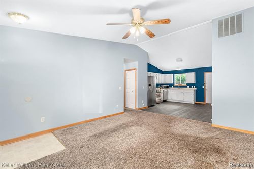 25809 Schoenherr Rd, Warren, MI, 48089-1421 | Card Image