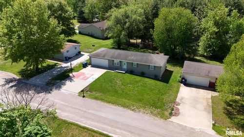 514 W Washington St, Mendon, IL, 62351-1308 | Card Image