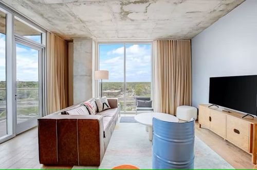1104-48 East Ave, Austin, TX, 78701-4317 | Card Image