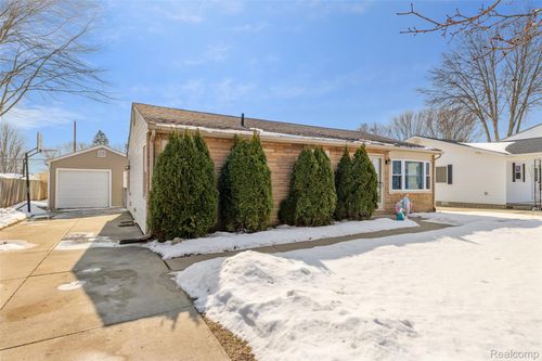 23610 Lynnhurst St, Macomb, MI, 48042-5486 | Card Image