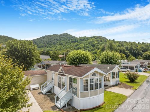 53 Strollers Ln, Waynesville, NC, 28785-7655 | Card Image