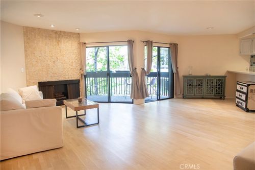 245-950 N Kings, Los Angeles, CA, 90069 | Card Image